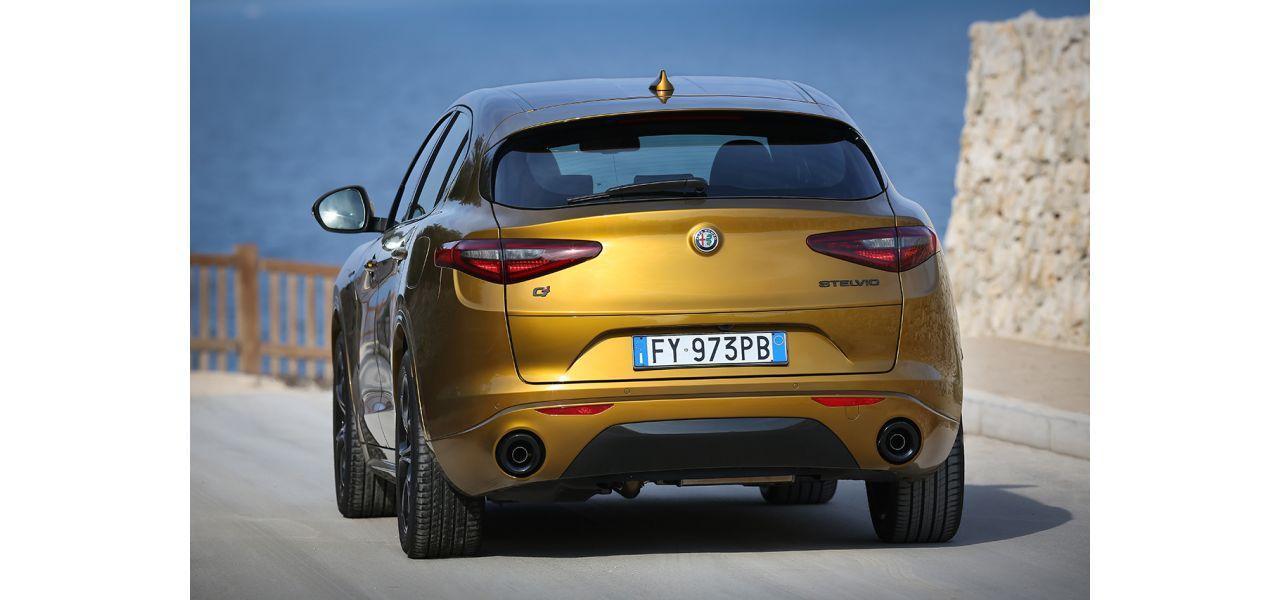 Alfa Romeo Stelvio immagine 2