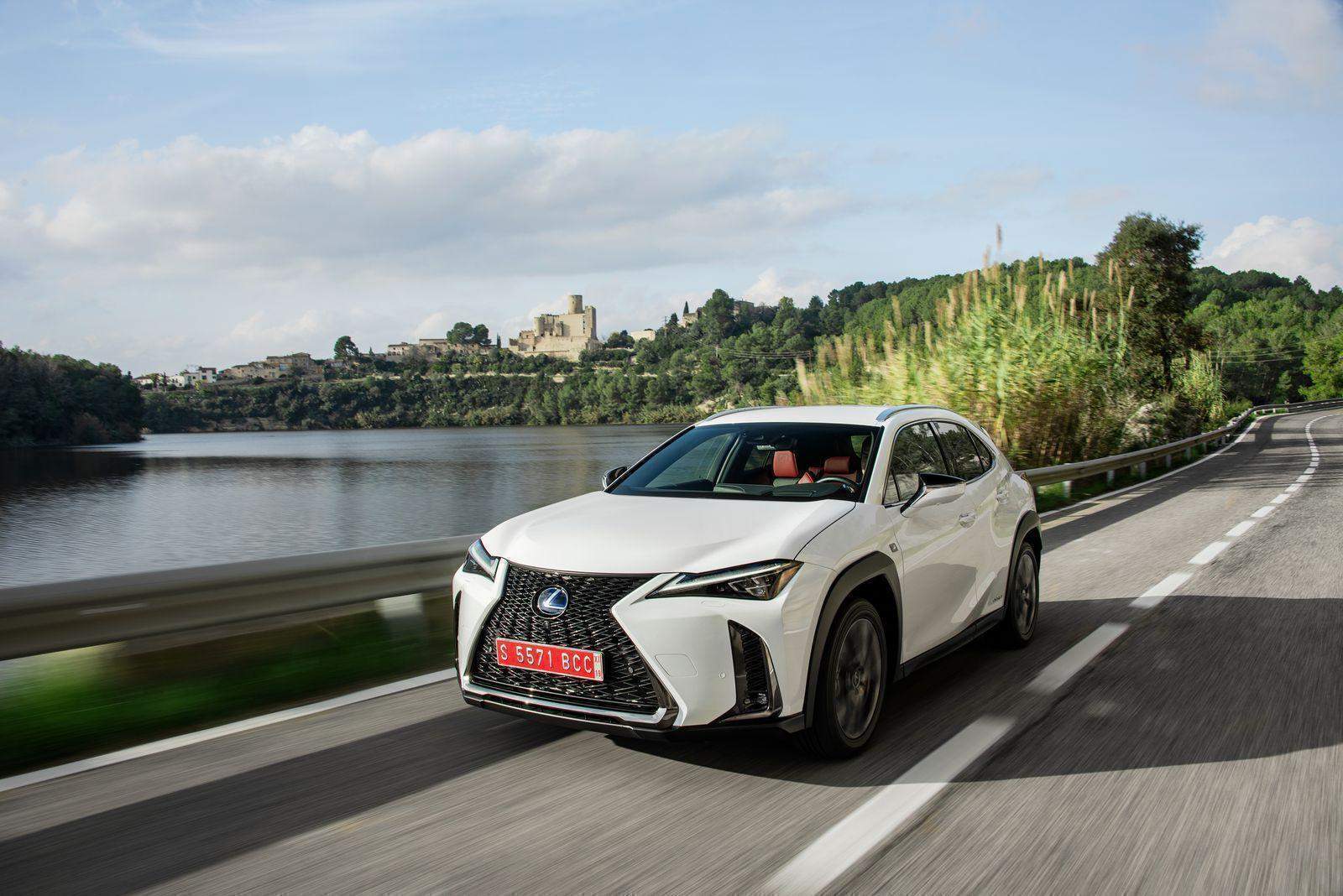 Lexus UX immagine 1