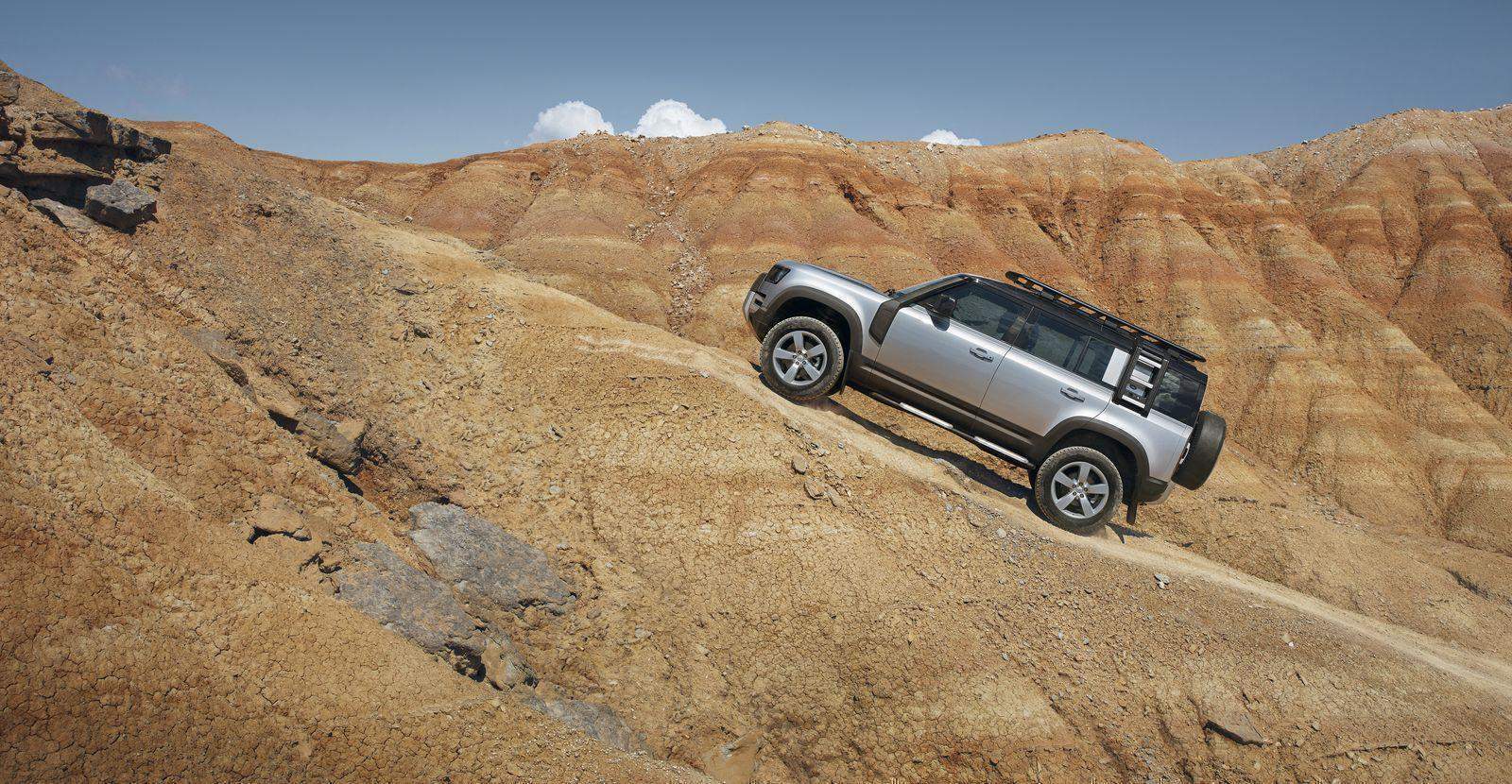 Land Rover Defender 110 immagine 1