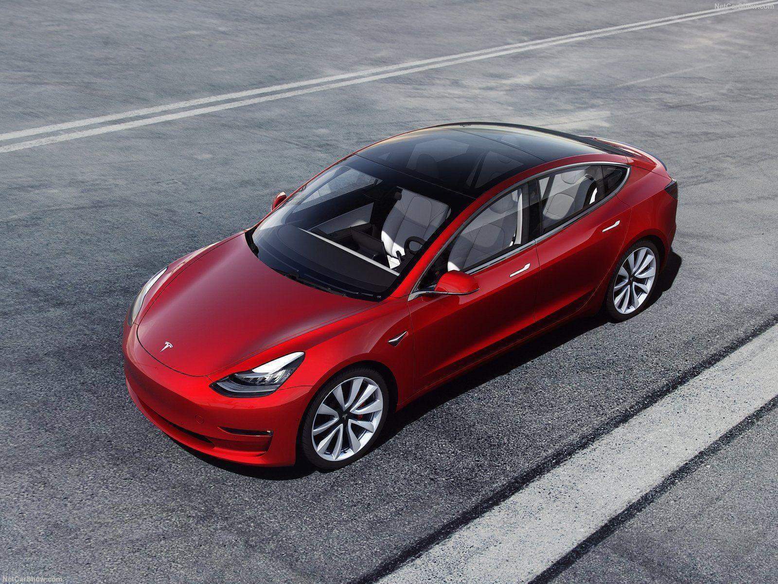 Tesla Model 3 immagine 1