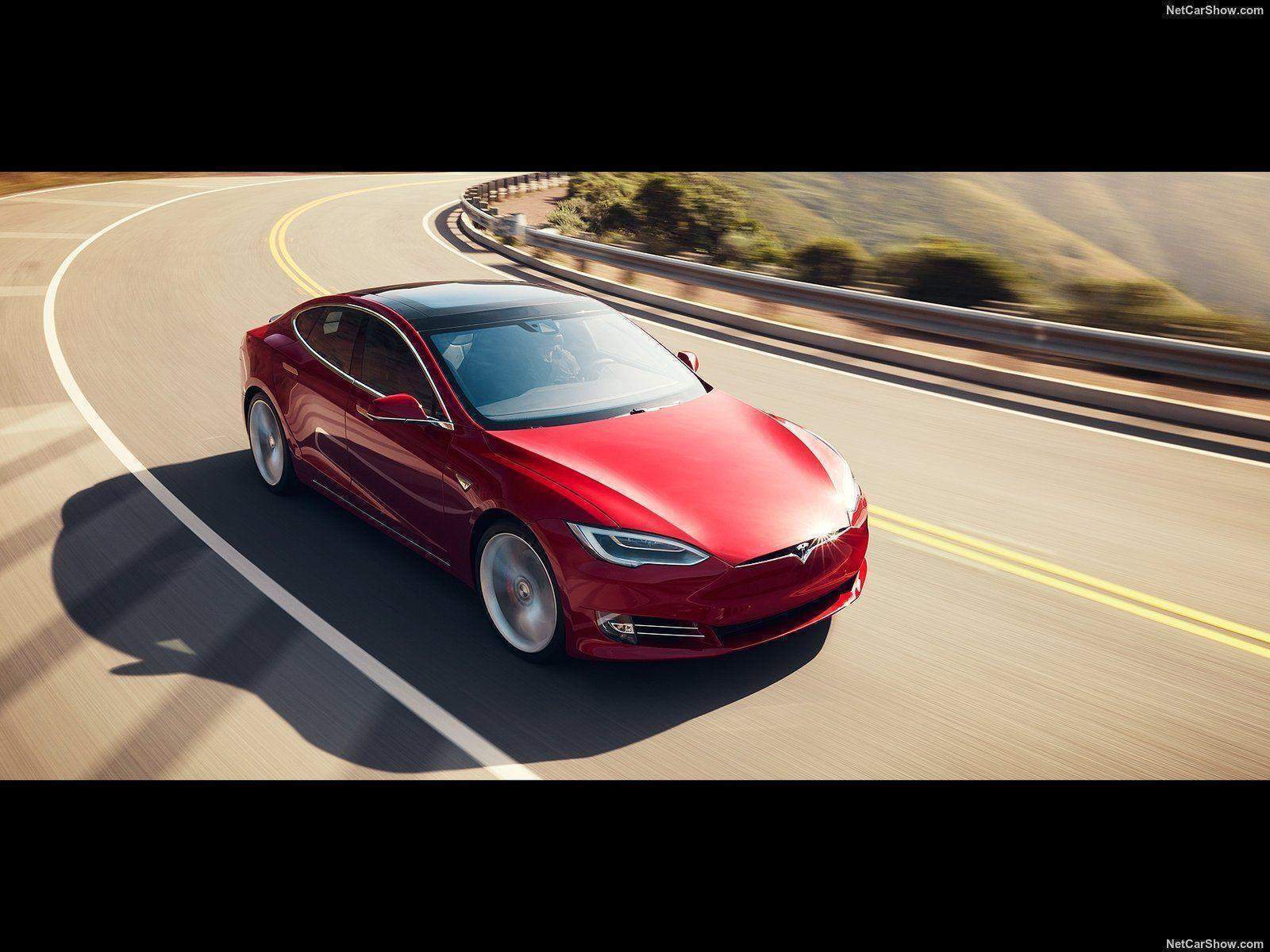 Tesla Model S immagine 1