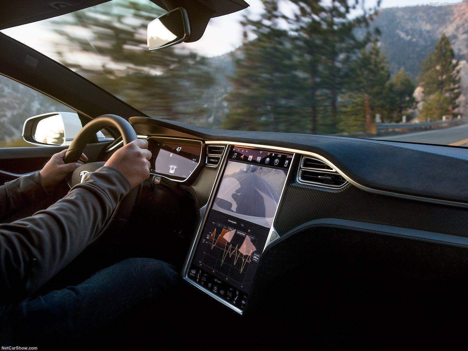 Tesla Model S immagine 4