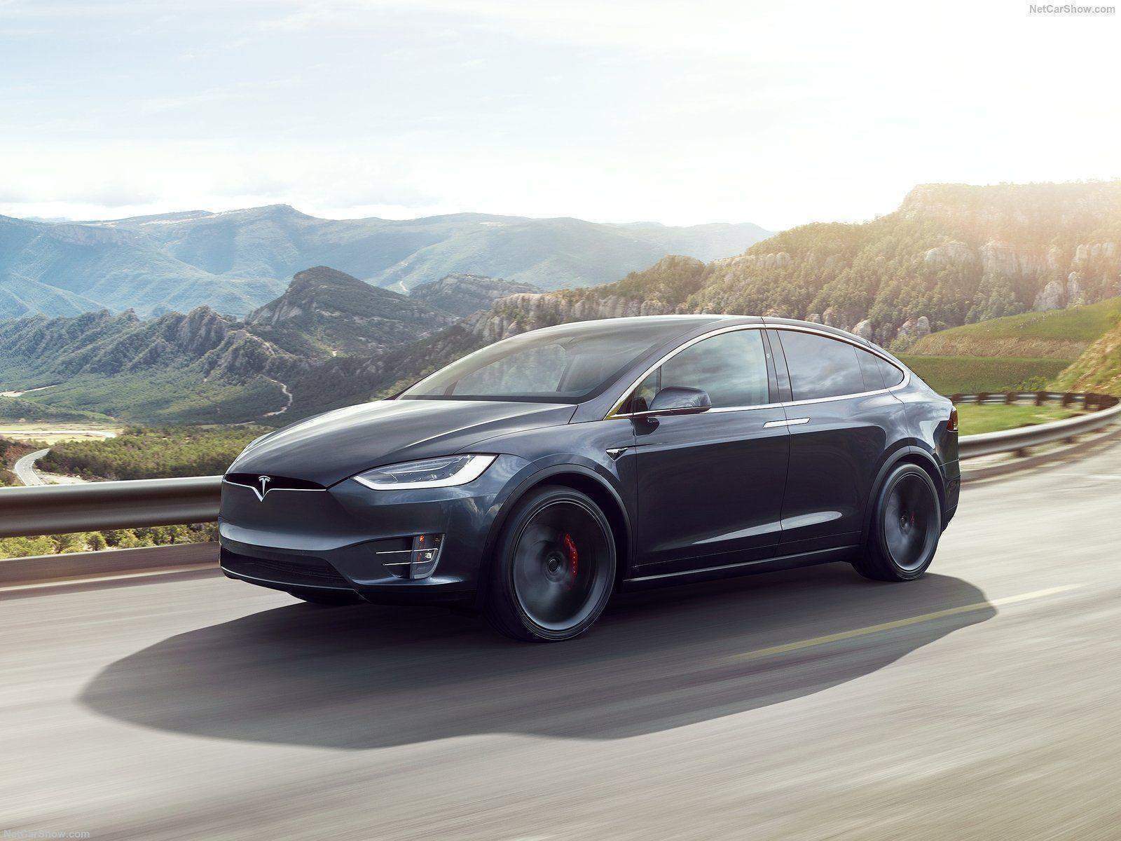 Tesla Model X immagine 1