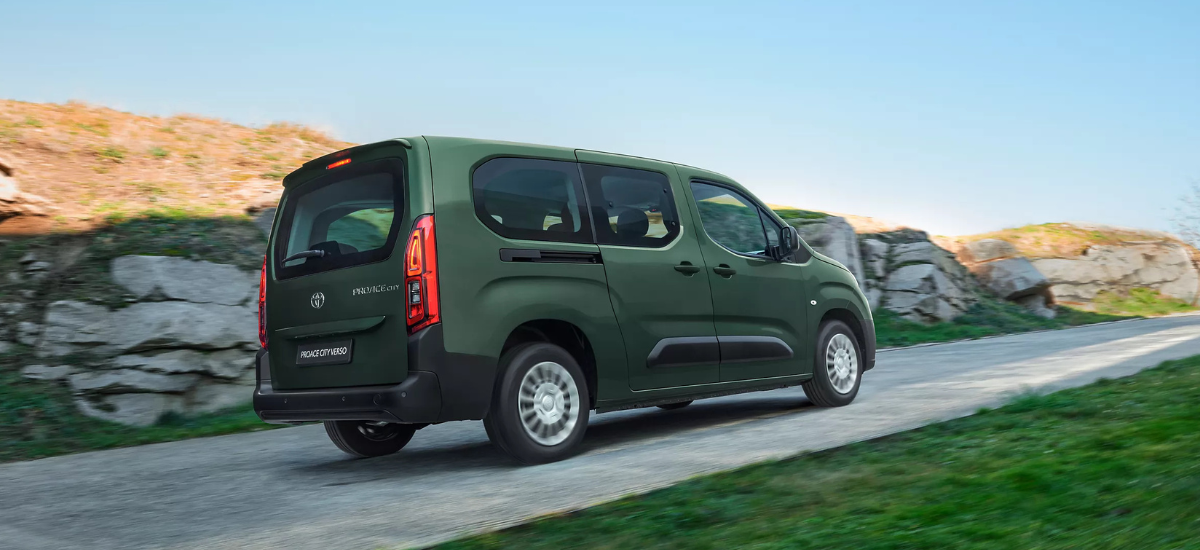 Toyota Proace City Verso Electric 2024 immagine 2