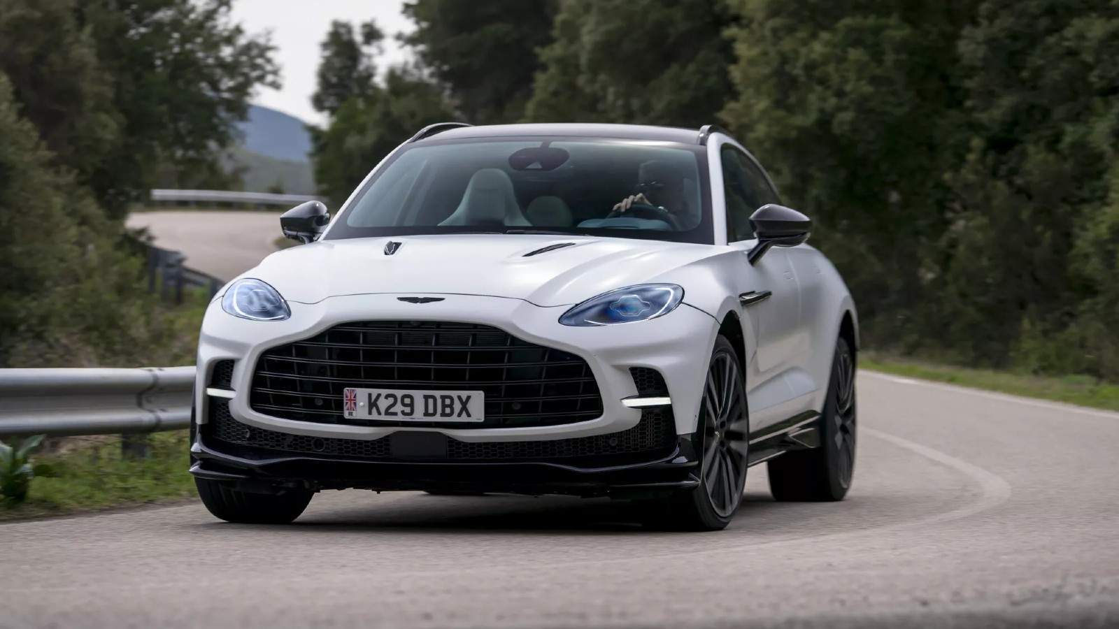 Aston Martin DBX707 immagine 1