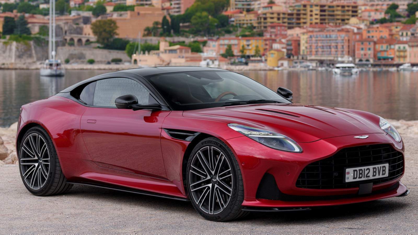 Aston Martin DB12 Coupe immagine 1