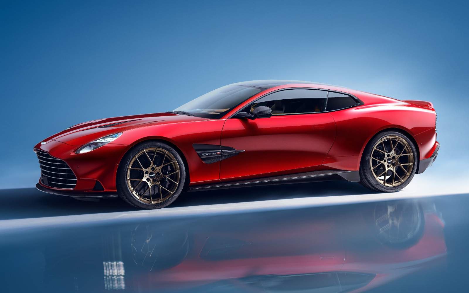 Aston Martin Vanquish Coupe immagine 1