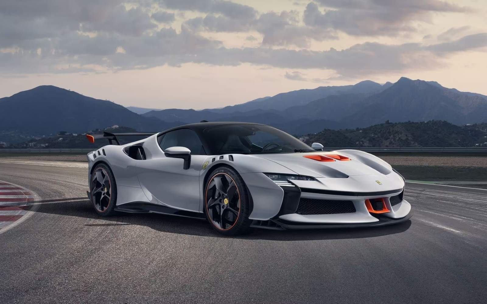 Ferrari SF90 XX Stradale immagine 1