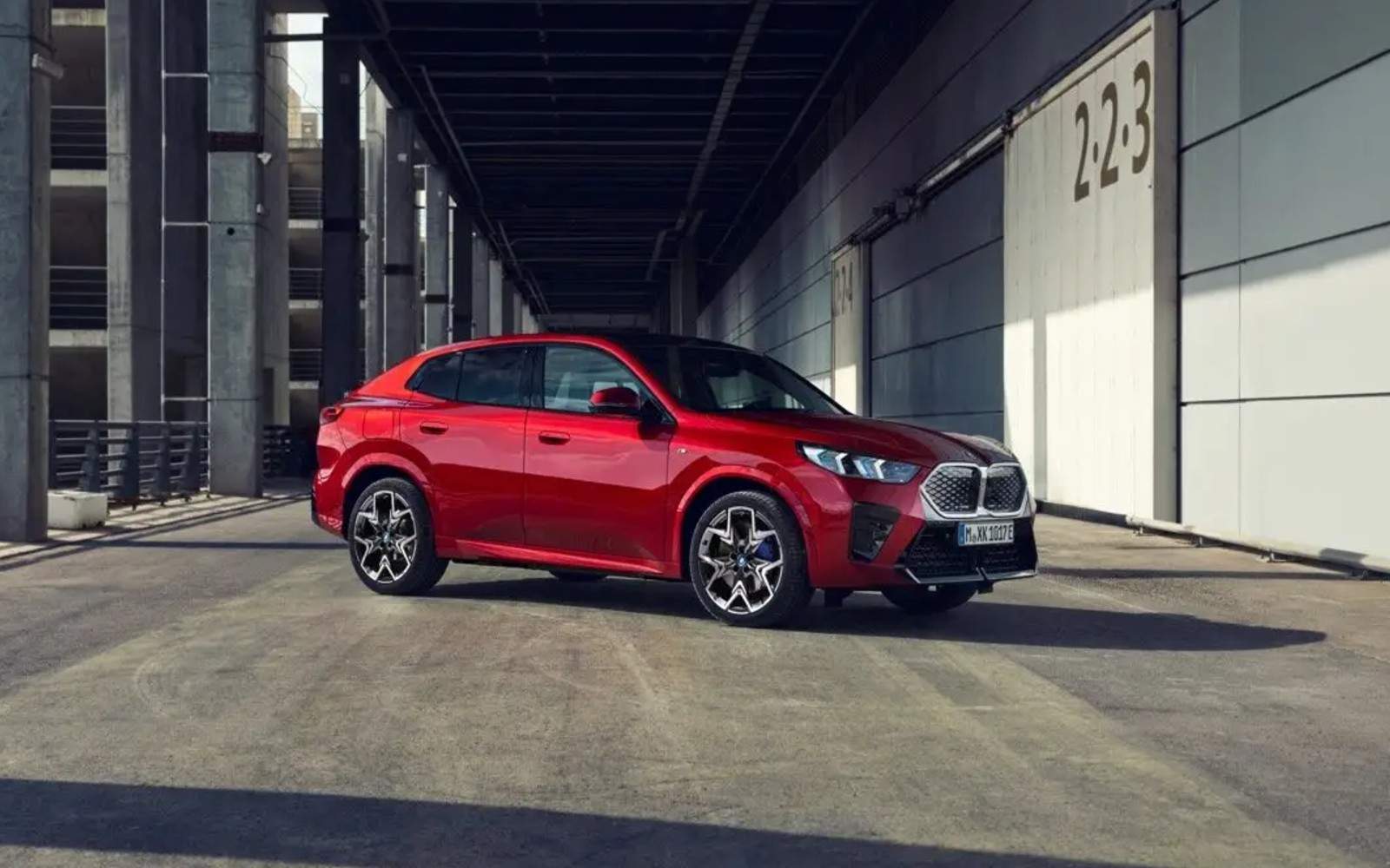 BMW iX2 immagine 1