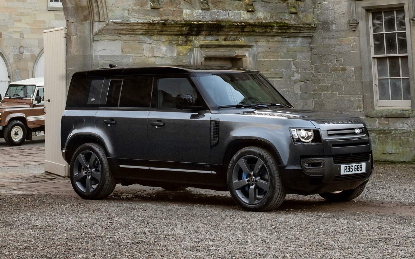 Land Rover Defender 110 immagine 1