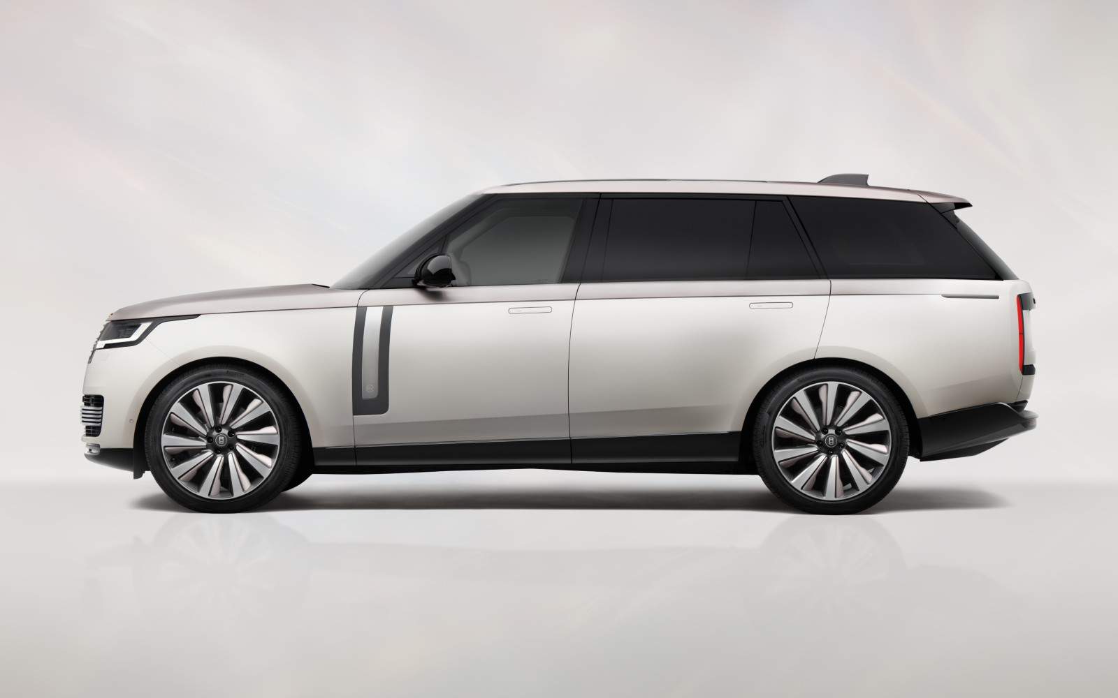 Land Rover Range Rover LWB immagine 1