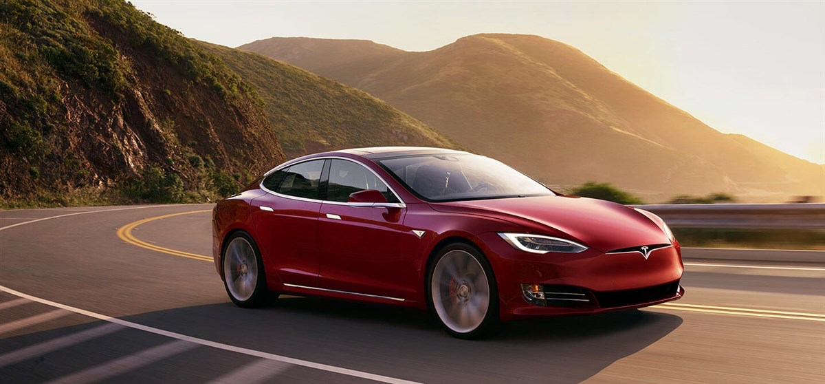 Tesla Model S immagine 1