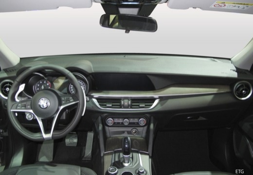 Alfa Romeo Stelvio immagine 9