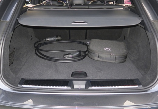 Mercedes EQE SUV AMG immagine 9