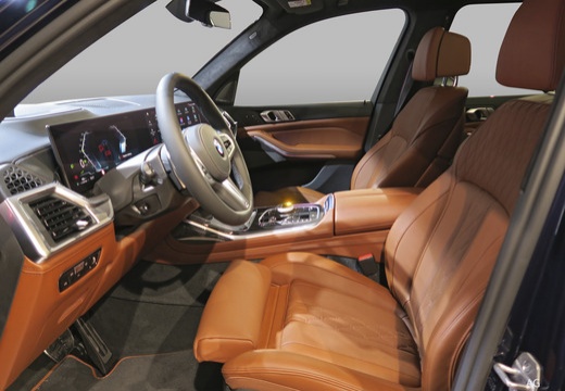 BMW X7 M immagine 6