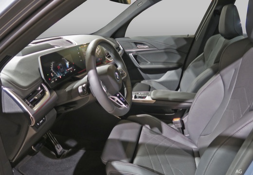 BMW iX1 immagine 30
