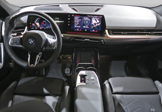 BMW iX1 immagine 27