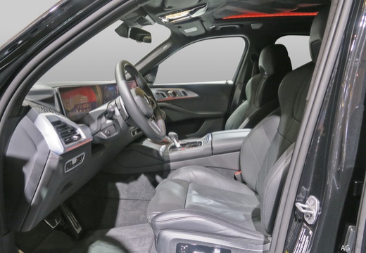 BMW XM immagine 9