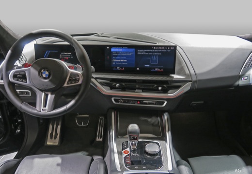 BMW XM immagine 10