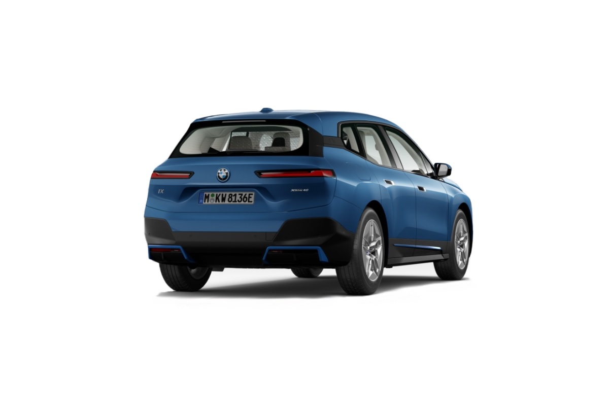 BMW iX immagine 16