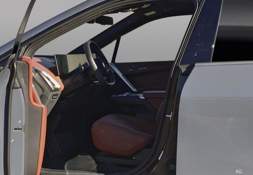 BMW iX immagine 21