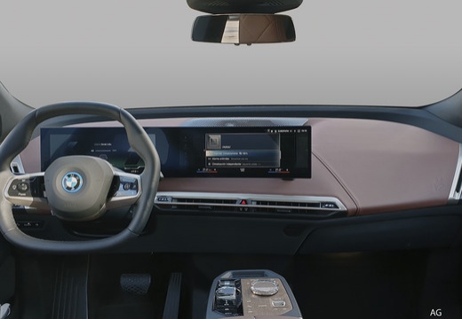 BMW iX immagine 22