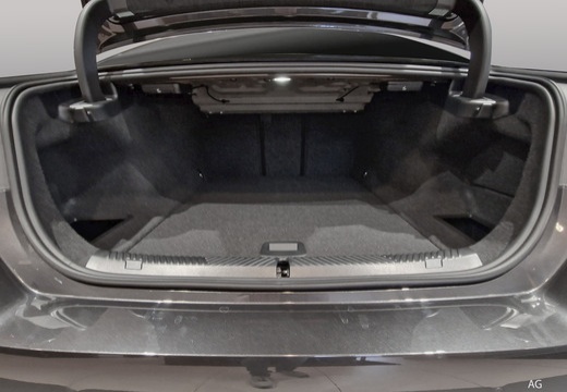 BMW i5 Berlina immagine 7