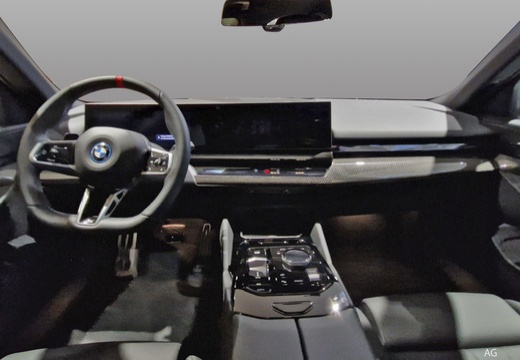BMW i5 Berlina immagine 6
