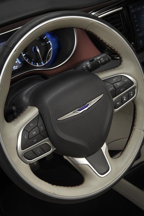 Chrysler Pacifica immagine 2