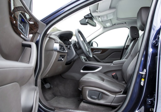 Jaguar F-Pace immagine 2
