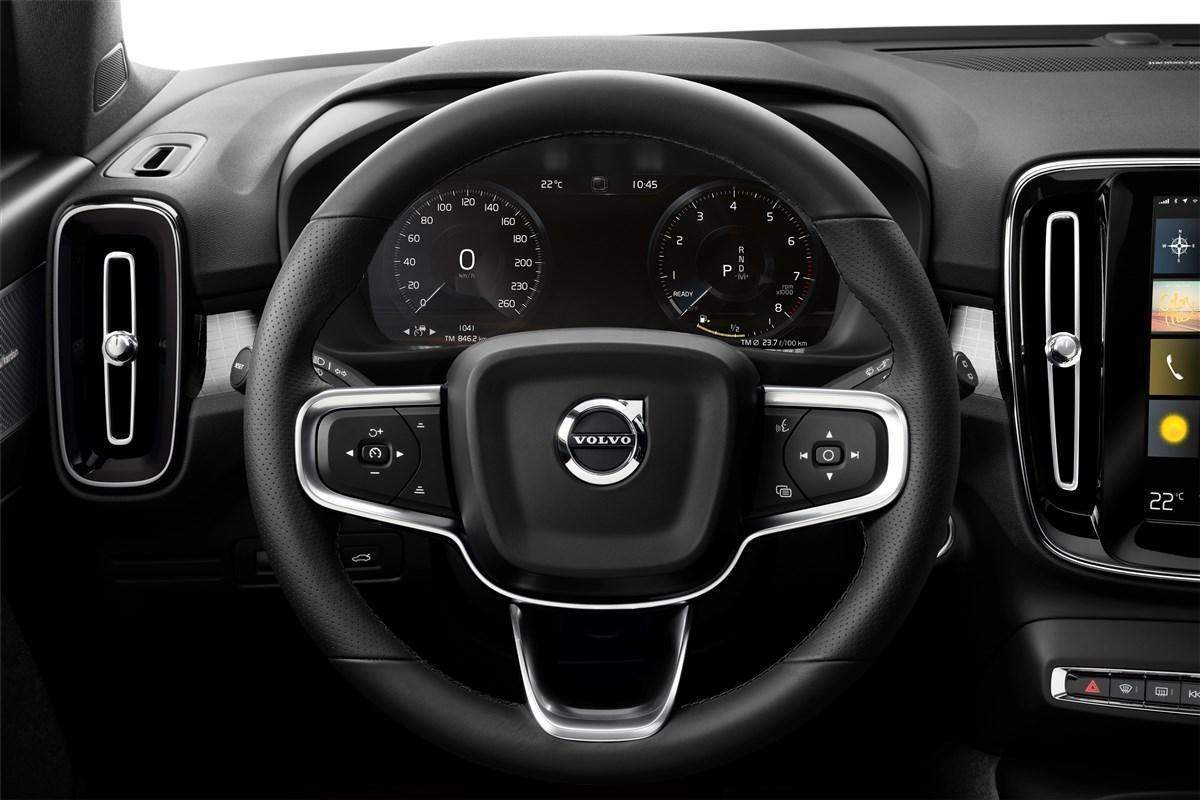Volvo XC40 immagine 2